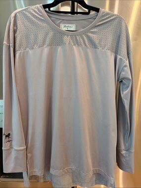 Levelwear Perforated Long-Sleeve Performance Top - Light gray
